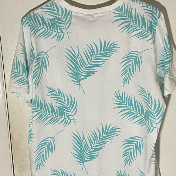 Puma Graphic Tee - Picture 2 of 4